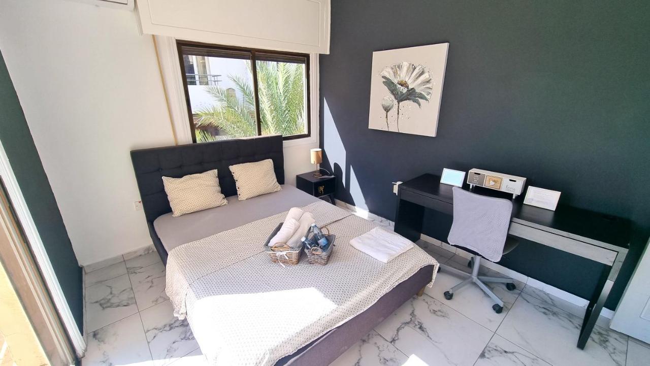 Cozy Beach Apt, Near Airport With 100Mbit Internet Lárnaka Kültér fotó